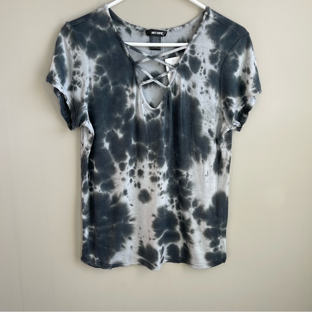 NWT Hot Topic Black and Gray Tye Die Short Sleeve Top XL